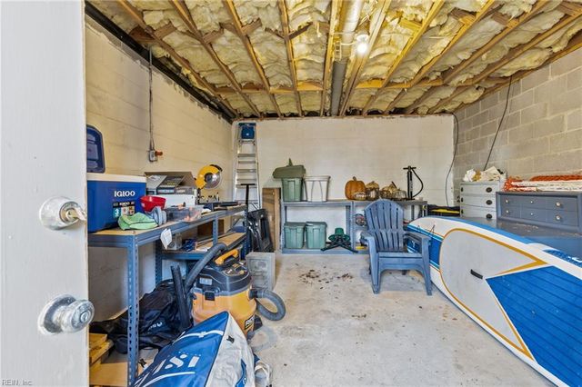 5 Lantern CIR, Newport News, VA 23606