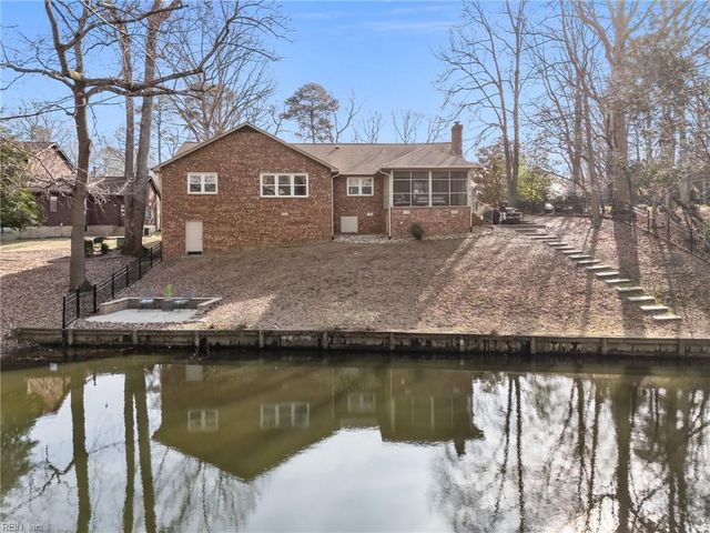 5 Lantern CIR, Newport News, VA 23606