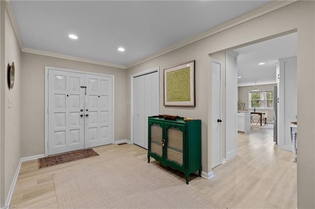 5 Lantern CIR, Newport News, VA 23606