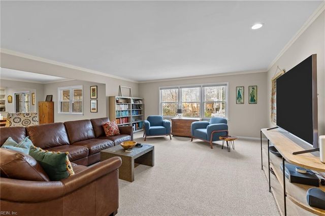 5 Lantern CIR, Newport News, VA 23606