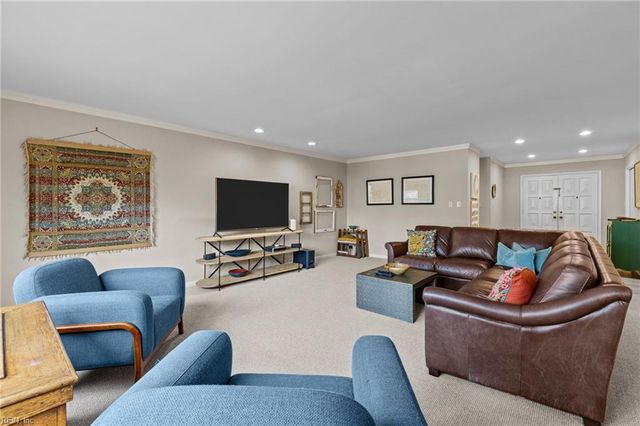 5 Lantern CIR, Newport News, VA 23606