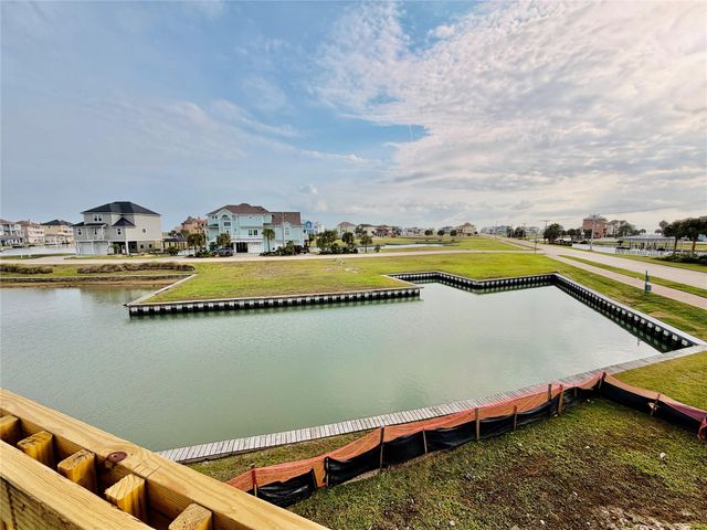 1 Largo, Hitchcock, TX 77563