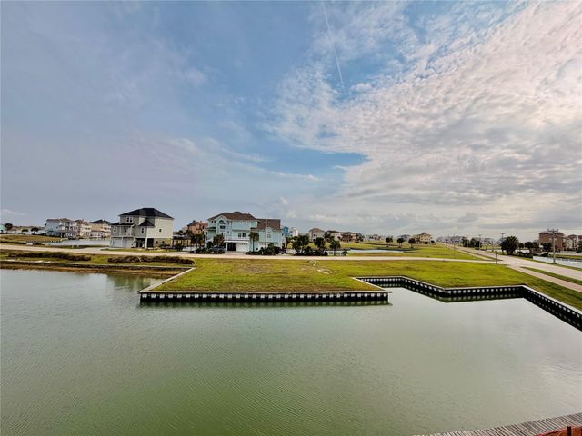 1 Largo, Hitchcock, TX 77563