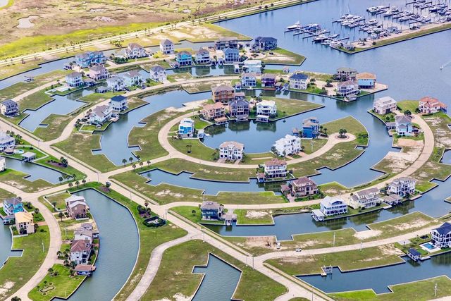 1 Largo, Hitchcock, TX 77563