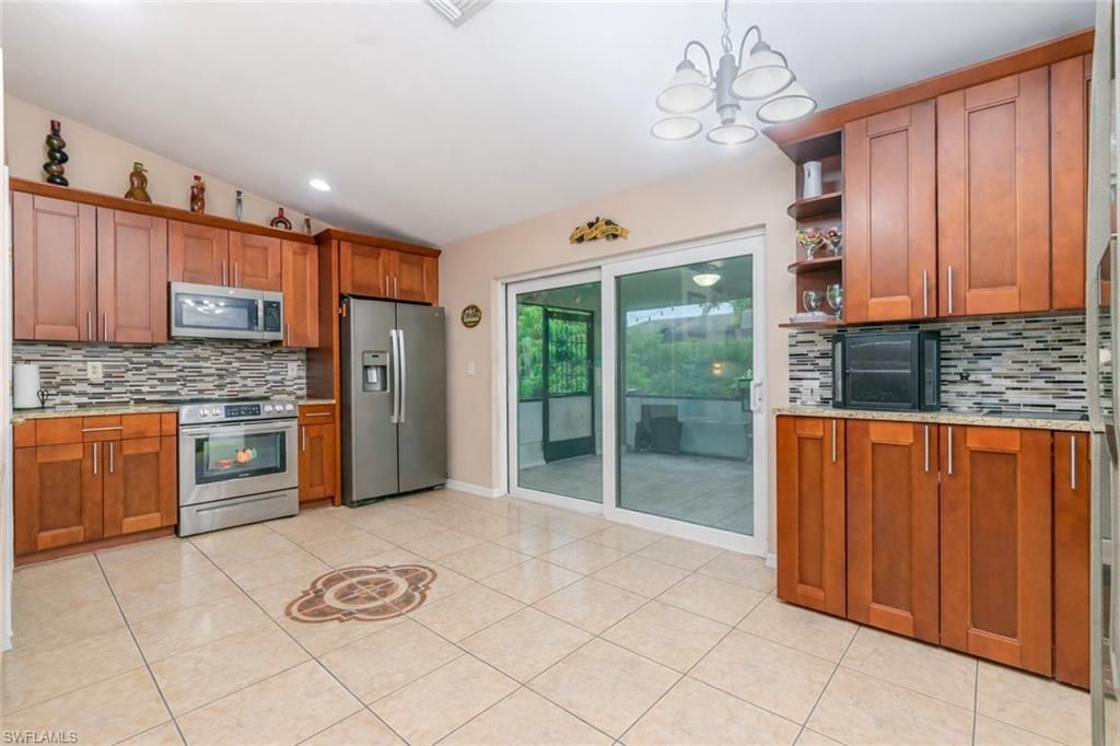 Image 17 of property listing at 3043 SW 23rd PL, Cape Coral, FL 33914