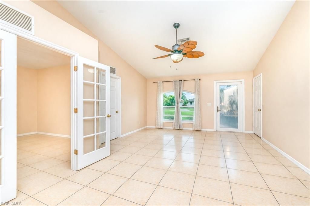 Image 4 of property listing at 3043 SW 23rd PL, Cape Coral, FL 33914