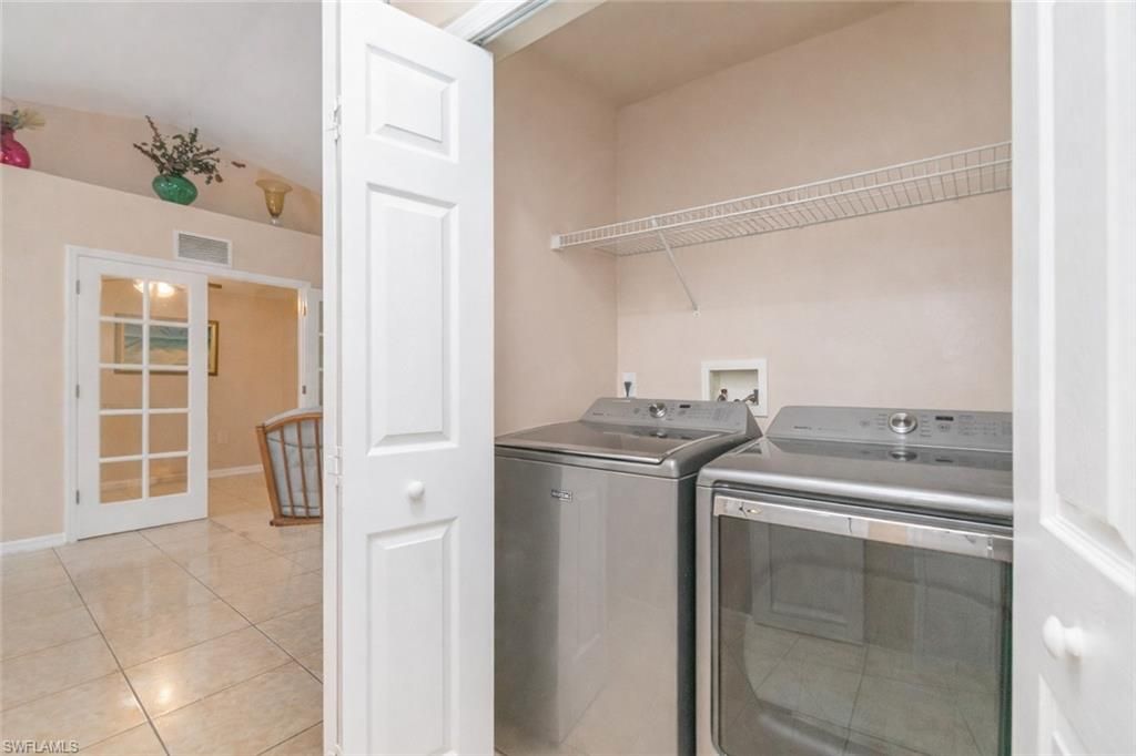 Image 5 of property listing at 3043 SW 23rd PL, Cape Coral, FL 33914