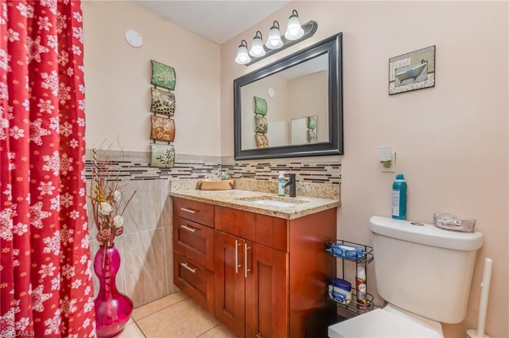 Image 8 of property listing at 3043 SW 23rd PL, Cape Coral, FL 33914