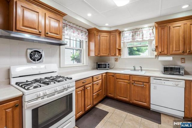 217 Mountain Way, Rutherford, NJ 07070