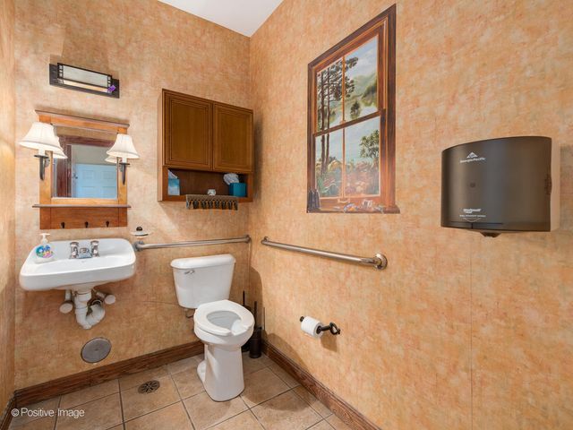 1125 N Delany Road, Gurnee, IL 60031