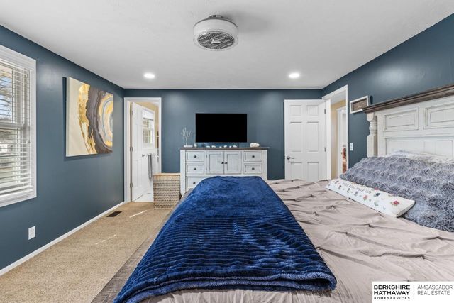 2305 Royal Wood Drive, Omaha, NE 68144