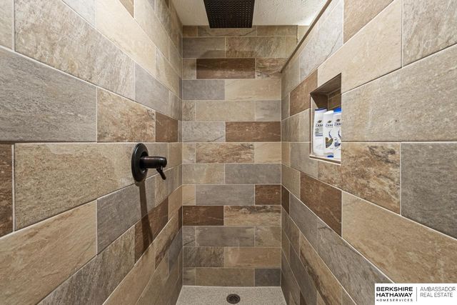 2305 Royal Wood Drive, Omaha, NE 68144