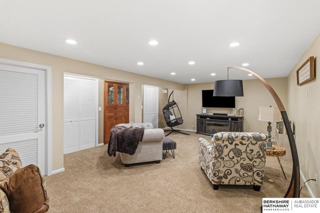 2305 Royal Wood Drive, Omaha, NE 68144