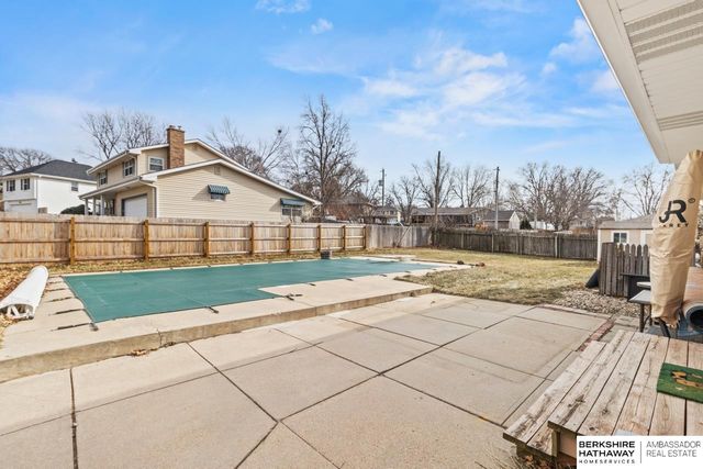 2305 Royal Wood Drive, Omaha, NE 68144