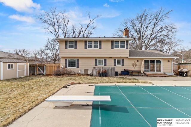 2305 Royal Wood Drive, Omaha, NE 68144