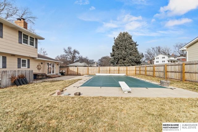 2305 Royal Wood Drive, Omaha, NE 68144