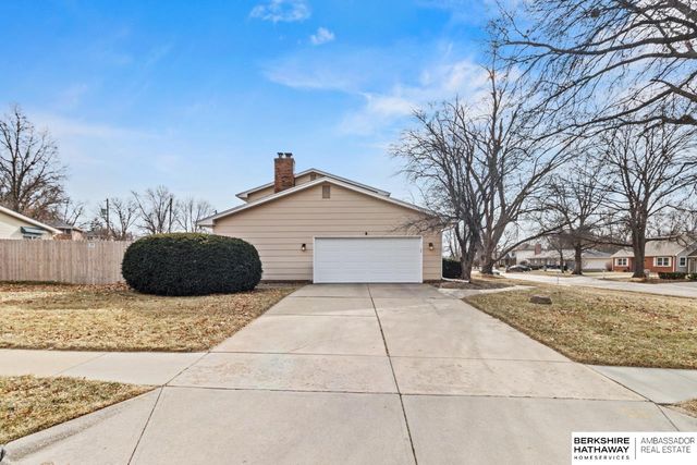2305 Royal Wood Drive, Omaha, NE 68144