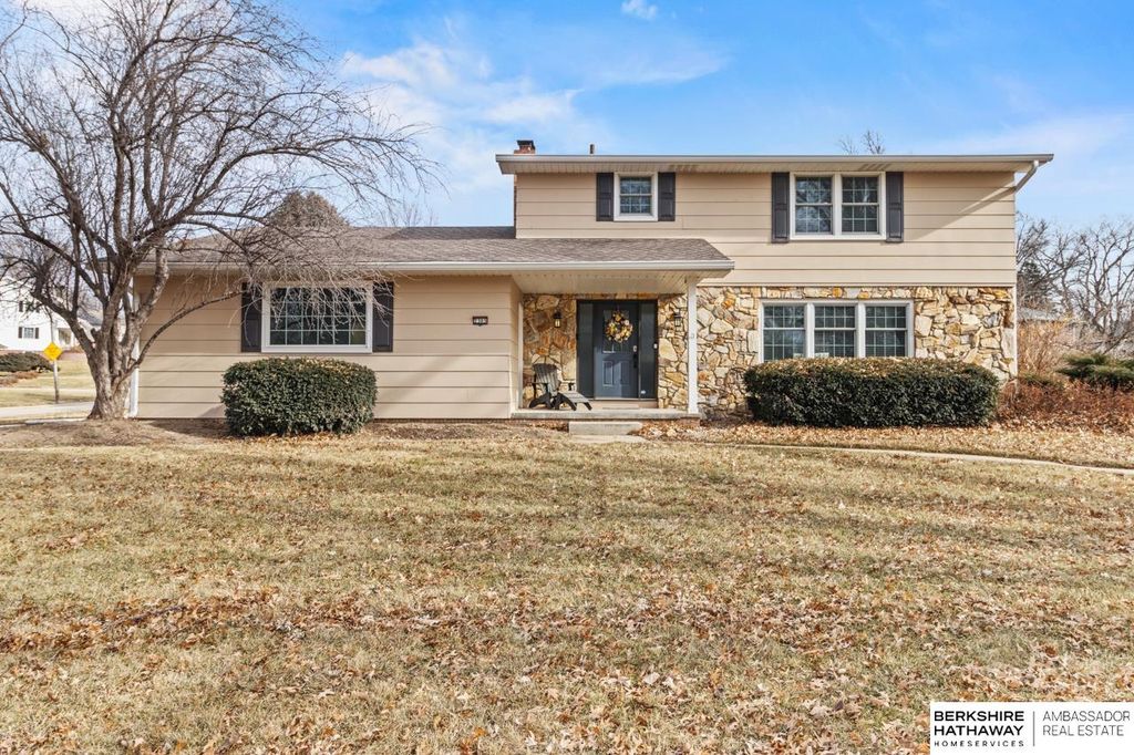 2305 Royal Wood Drive, Omaha, NE 68144