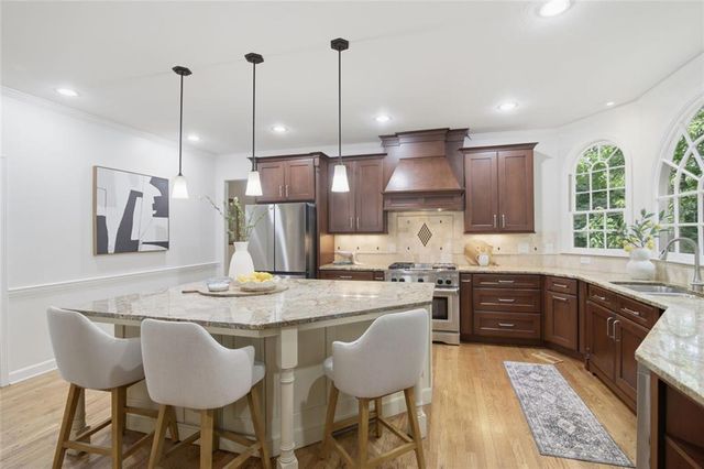 10670 Kingsmark Trail, Alpharetta, GA 30022