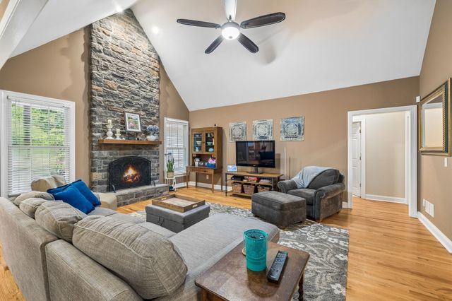 1003 Goldfinch Ct, Kingston Springs, TN 37082