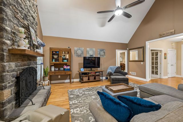 1003 Goldfinch Ct, Kingston Springs, TN 37082