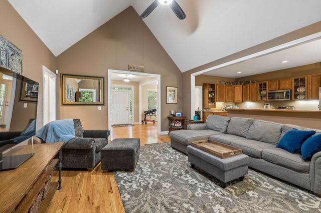 1003 Goldfinch Ct, Kingston Springs, TN 37082