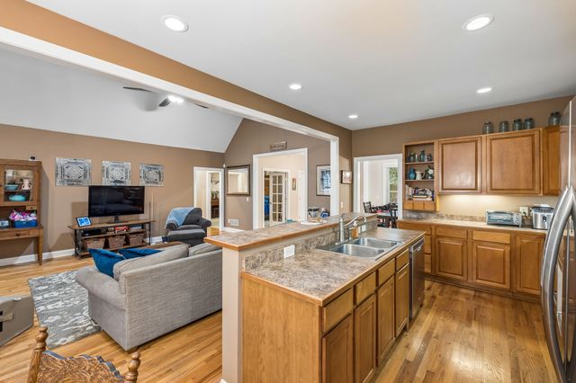 1003 Goldfinch Ct, Kingston Springs, TN 37082