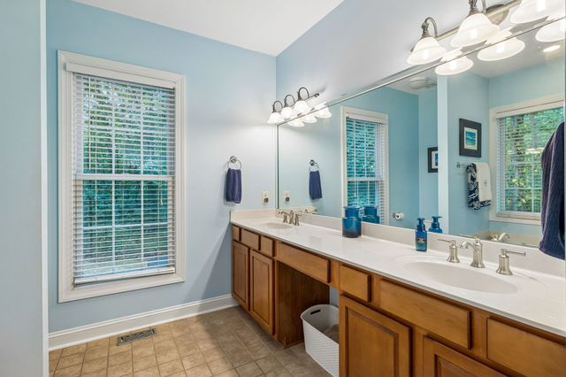 1003 Goldfinch Ct, Kingston Springs, TN 37082