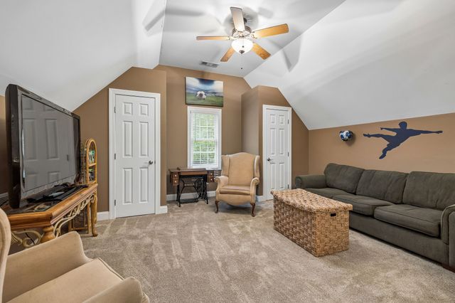 1003 Goldfinch Ct, Kingston Springs, TN 37082