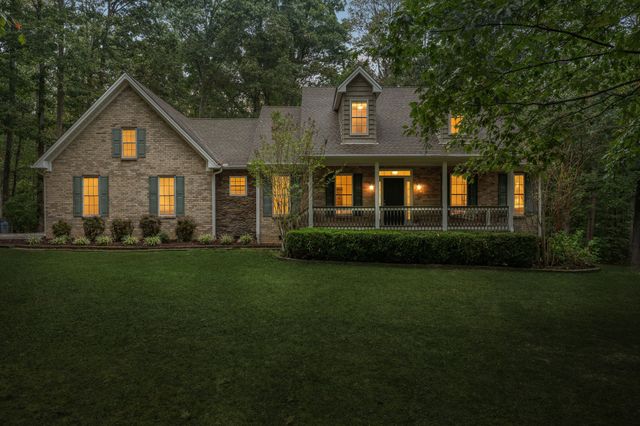 1003 Goldfinch Ct, Kingston Springs, TN 37082