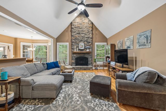 1003 Goldfinch Ct, Kingston Springs, TN 37082