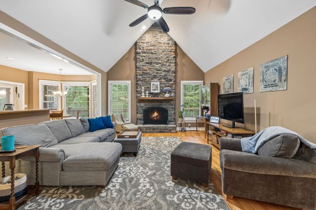 1003 Goldfinch Ct, Kingston Springs, TN 37082