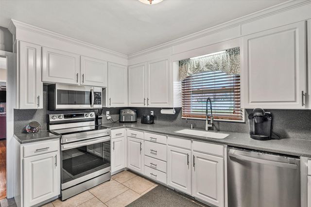 3411 Frontier RD, Roanoke, VA 24012