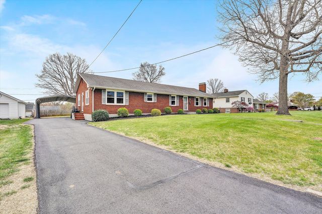 3411 Frontier RD, Roanoke, VA 24012