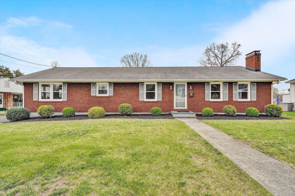 3411 Frontier RD, Roanoke, VA 24012