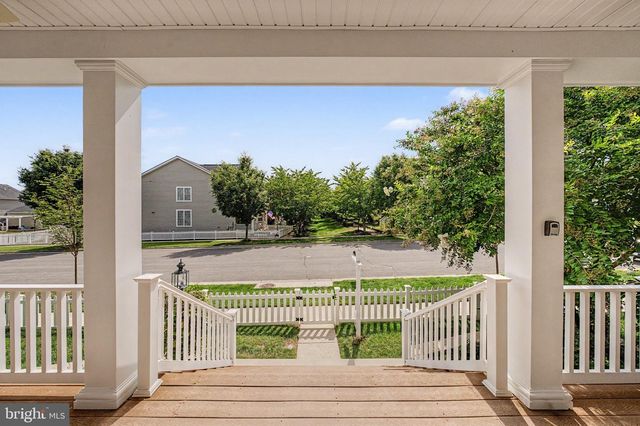 42514 PELICAN DR, Chantilly, VA 20152