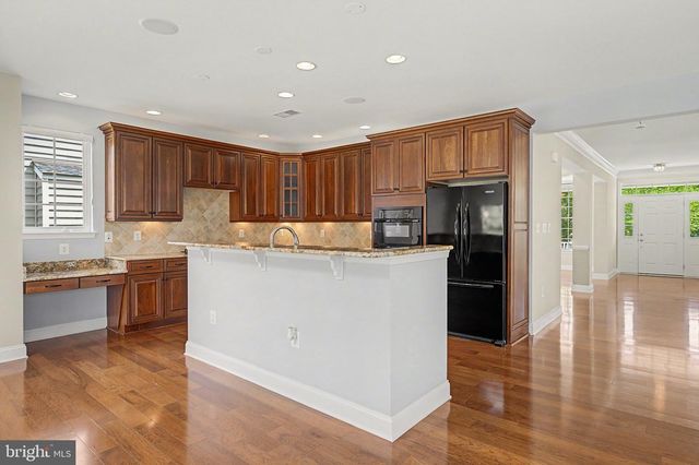 42514 PELICAN DR, Chantilly, VA 20152