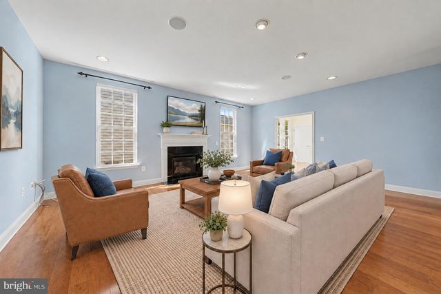 42514 PELICAN DR, Chantilly, VA 20152
