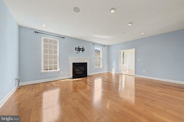 42514 PELICAN DR, Chantilly, VA 20152