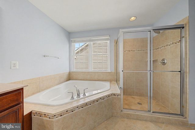 42514 PELICAN DR, Chantilly, VA 20152