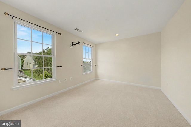 42514 PELICAN DR, Chantilly, VA 20152
