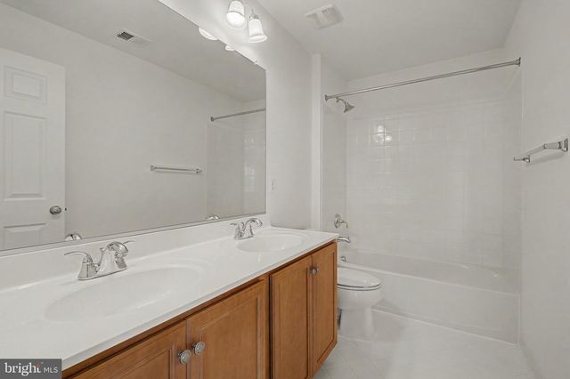 42514 PELICAN DR, Chantilly, VA 20152