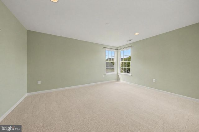 42514 PELICAN DR, Chantilly, VA 20152