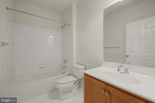 42514 PELICAN DR, Chantilly, VA 20152