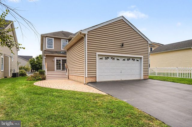 42514 PELICAN DR, Chantilly, VA 20152
