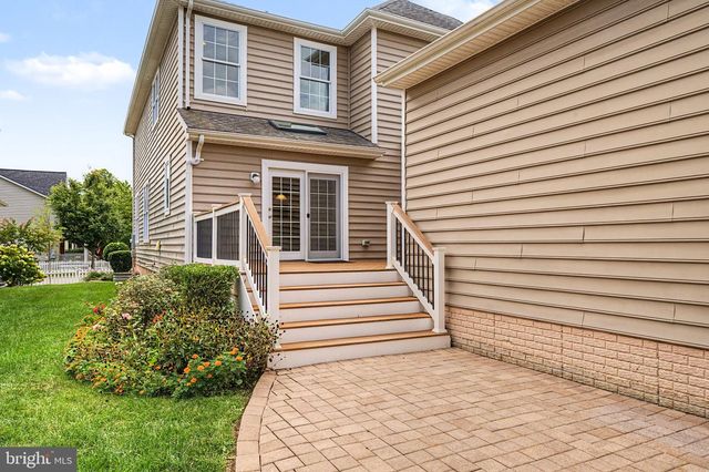 42514 PELICAN DR, Chantilly, VA 20152