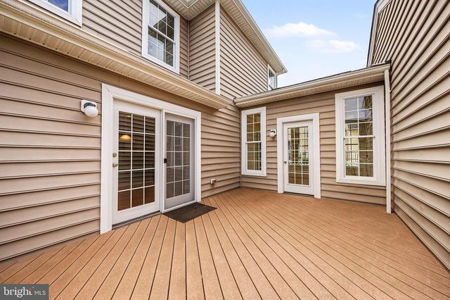 42514 PELICAN DR, Chantilly, VA 20152