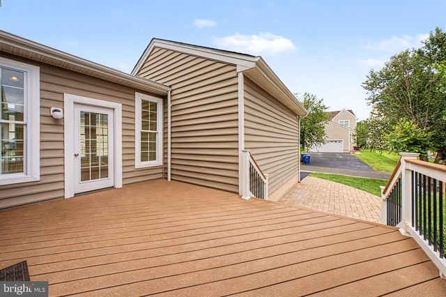 42514 PELICAN DR, Chantilly, VA 20152