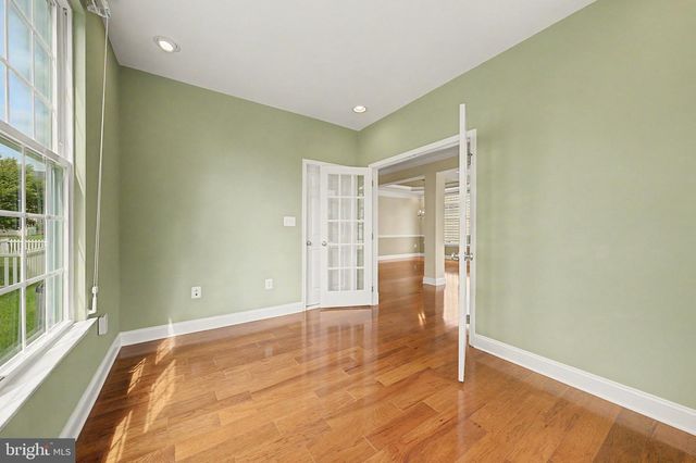 42514 PELICAN DR, Chantilly, VA 20152