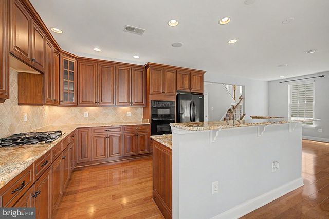 42514 PELICAN DR, Chantilly, VA 20152